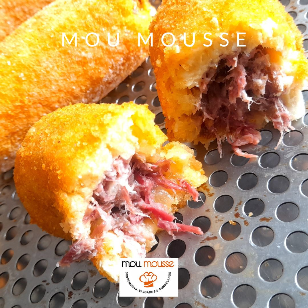 Bolinho de aipim com carne seca